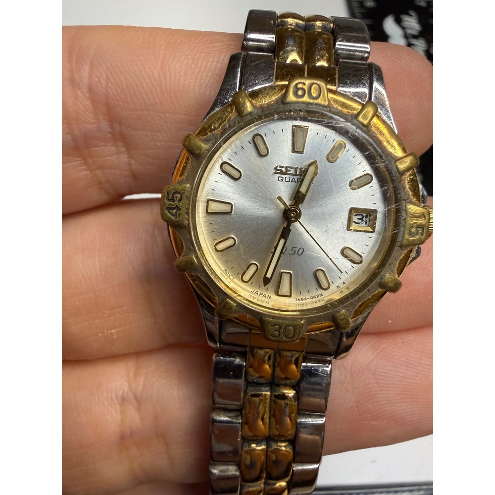 Seiko Quartz 50 Two Tone Watch 7N82-0261 Silver Gold Date Stainless Steel 25mm